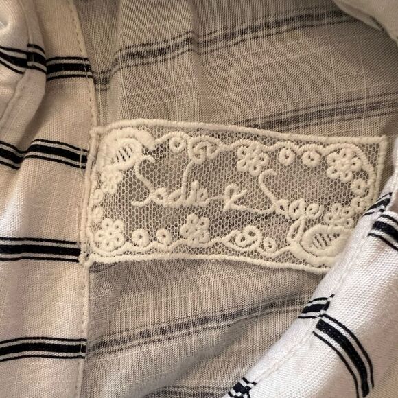 Sadie & Sage Partial Button Down Blouse L - Picture 3 of 5